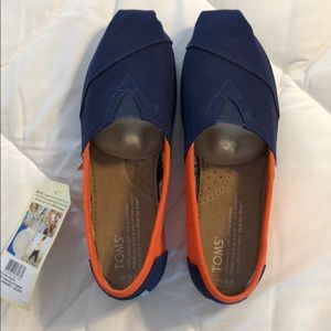 TOMS navy/orange classic canvas lifer size 5.5